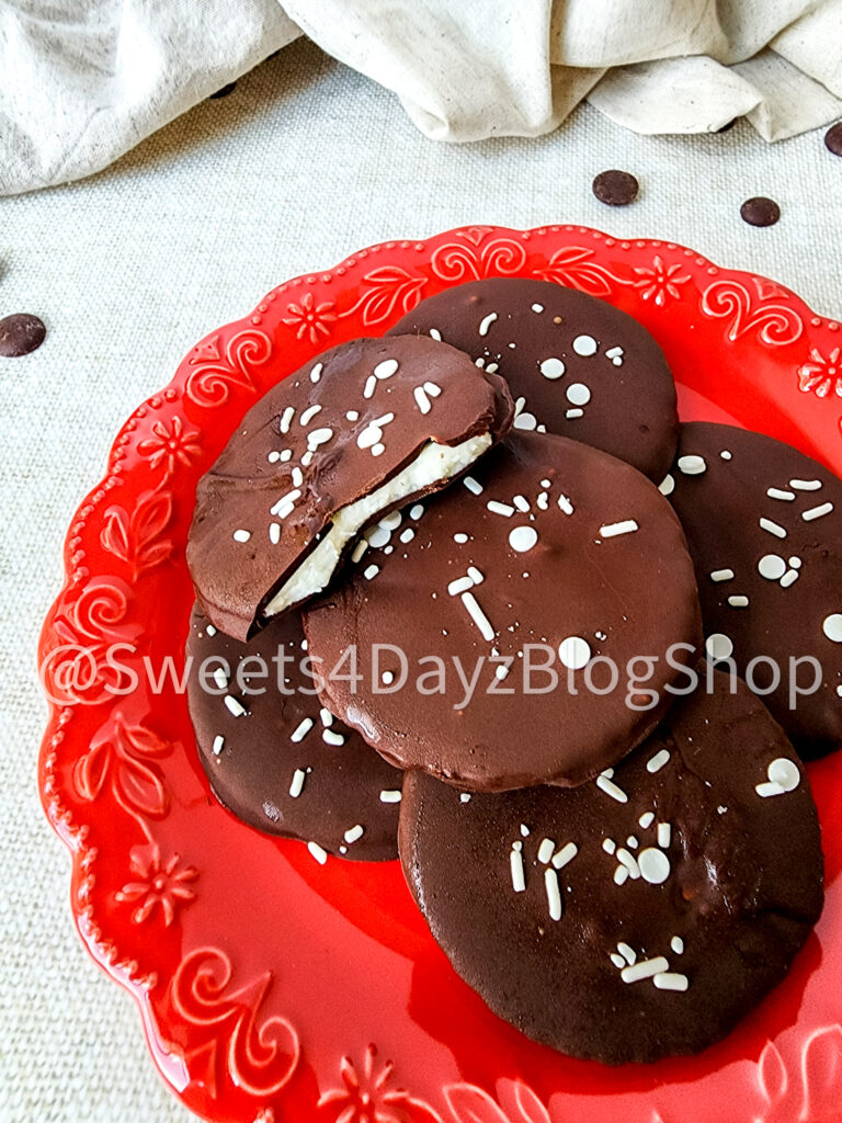 Homemade Peppermint Patties on Linen - Image 6
