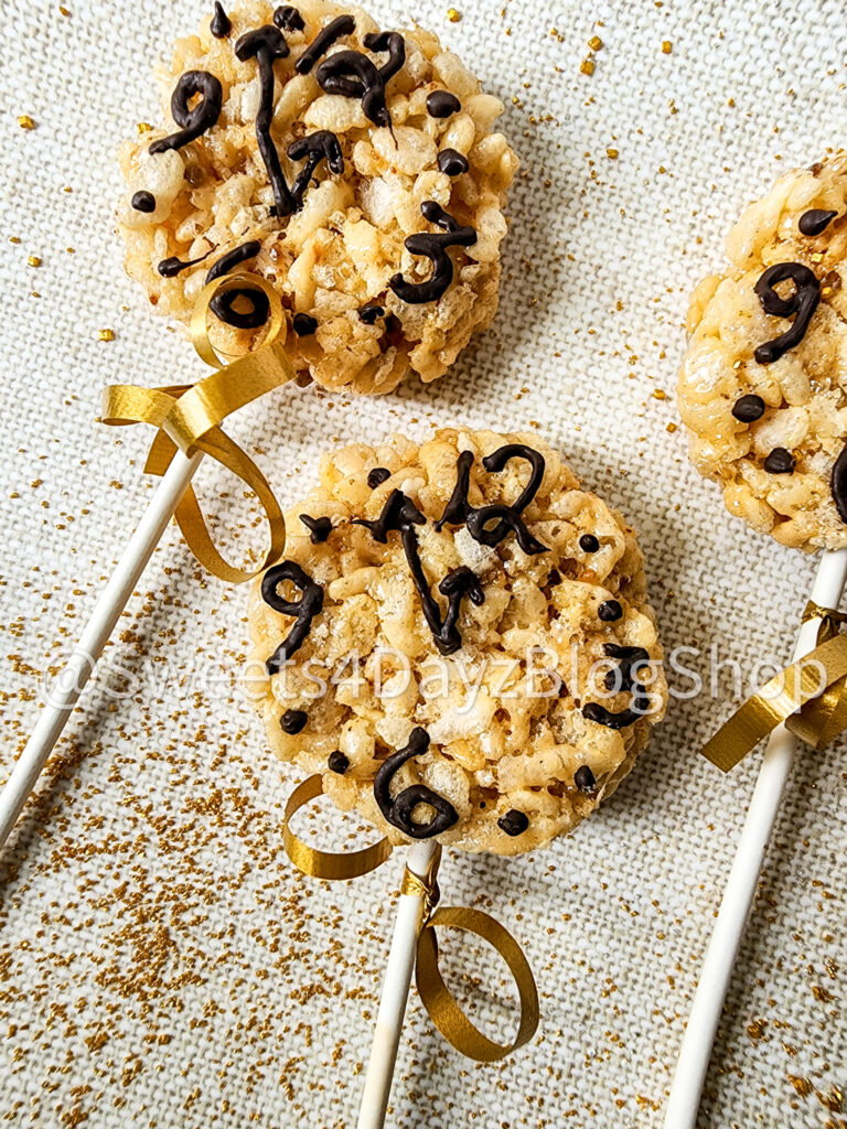 NYE Clock Rice Krispy Treats on Linen - Image 2