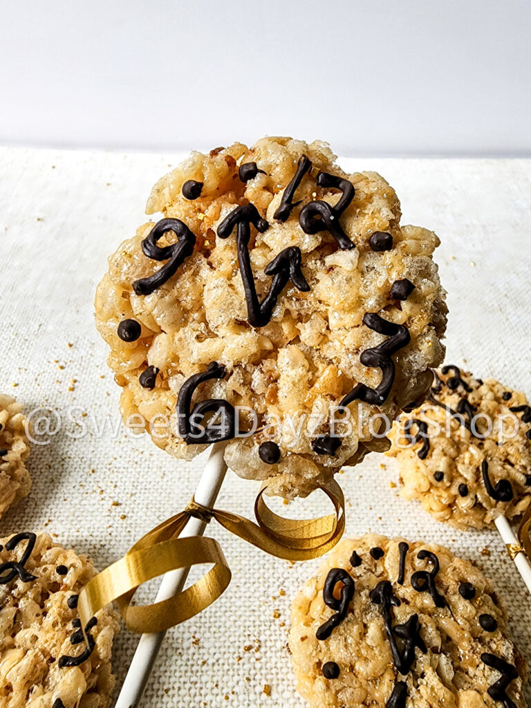 NYE Clock Rice Krispy Treats on Linen - Image 5