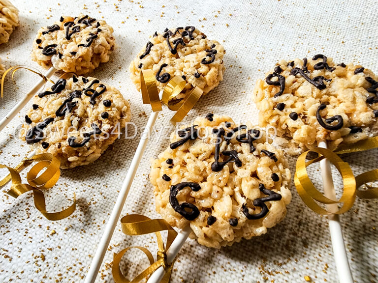 NYE Clock Rice Krispy Treats on Linen - Image 6