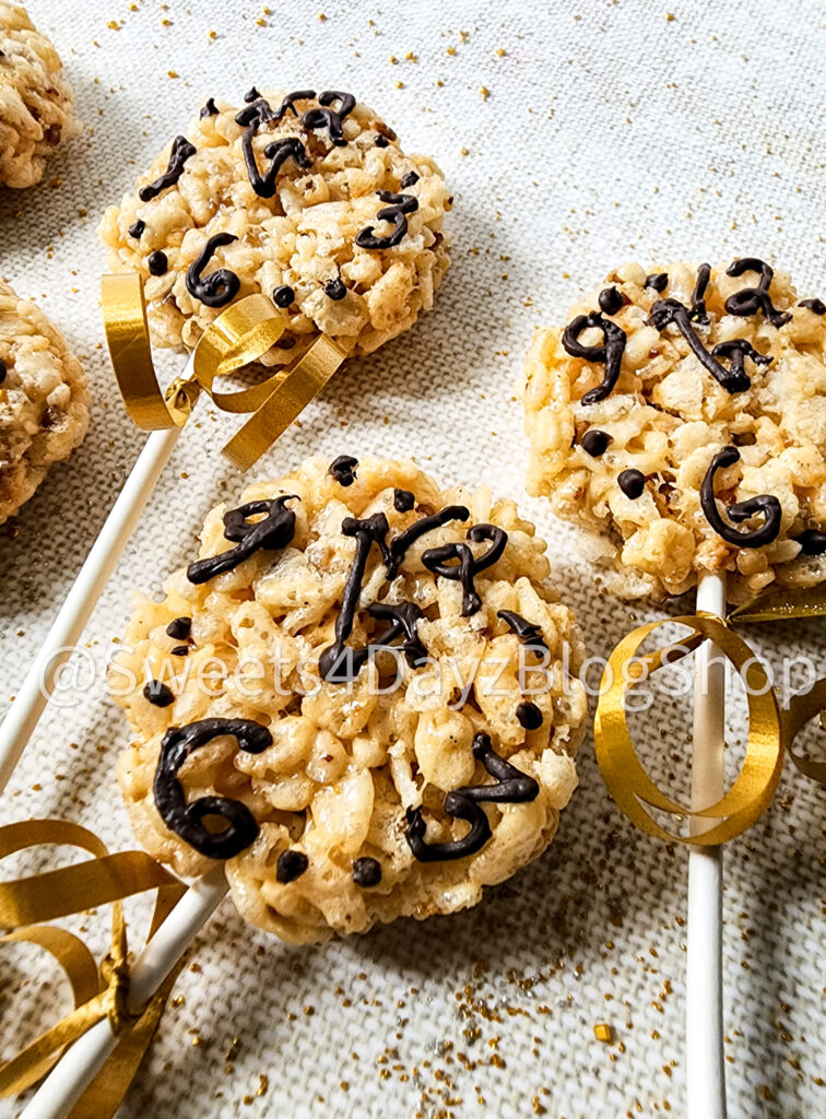 NYE Clock Rice Krispy Treats on Linen - Image 7