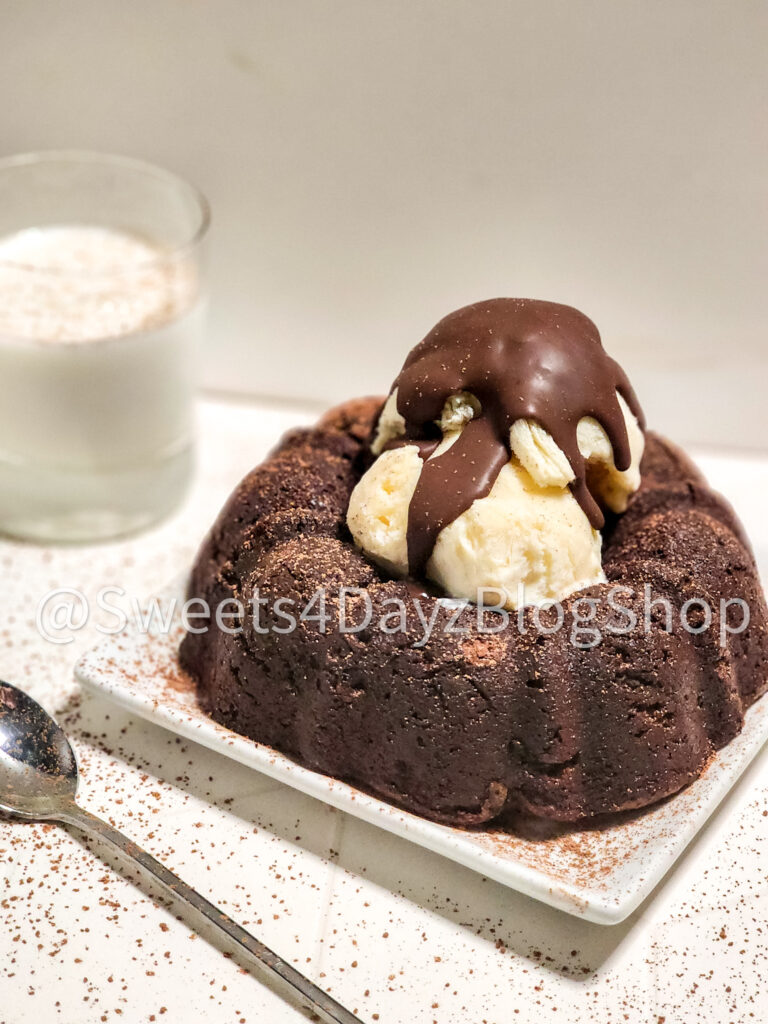 Molten Lava Cake on Rhombus - Image 3