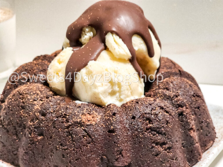 Molten Lava Cake on Rhombus - Image 4