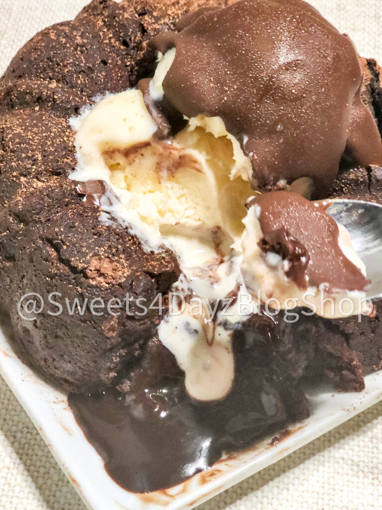 Molten Lava Cake on Linen - Image 2