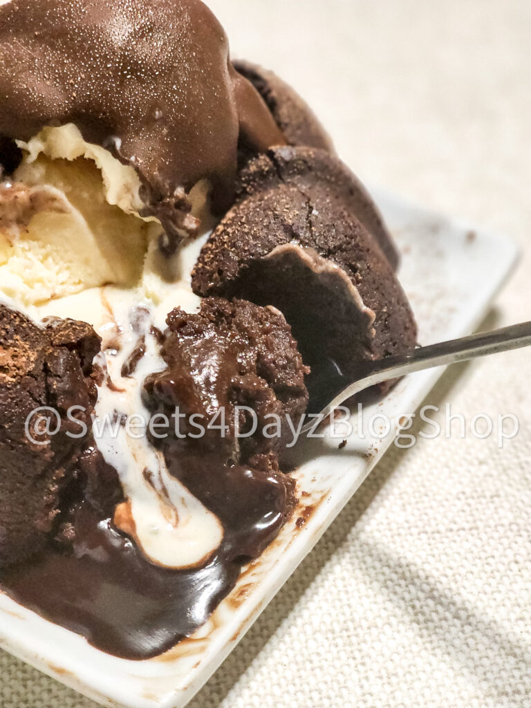 Molten Lava Cake on Linen - Image 4
