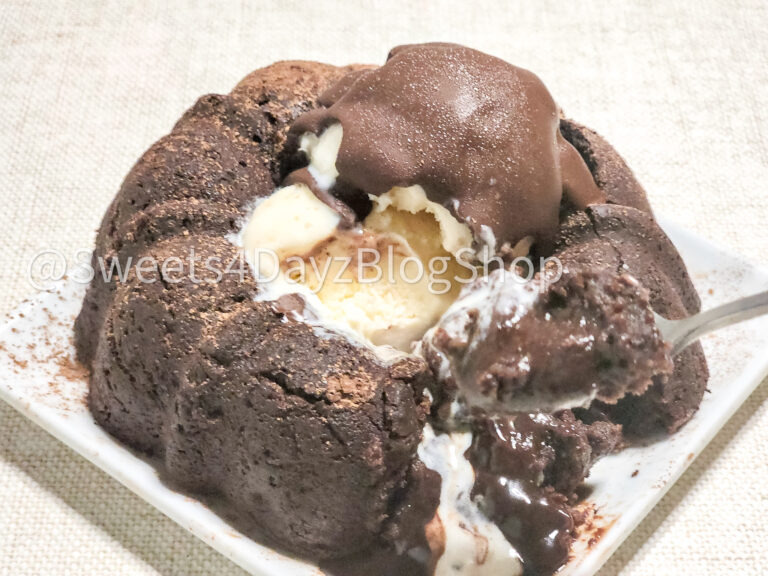Molten Lava Cake on Linen - Image 5