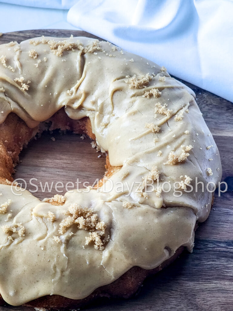 Brown Butter Vanilla Bundt Cake on Rhombus - Image 4