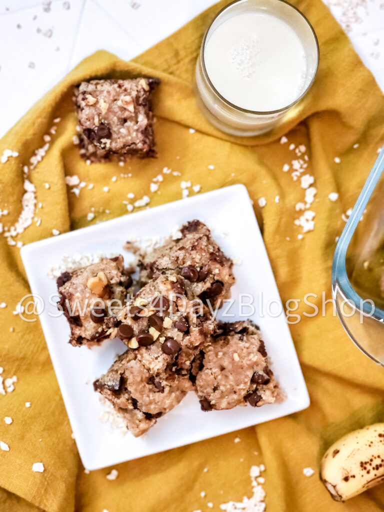 Vegan Banana Bread Oatmeal Bars on Rhombus - Image 3