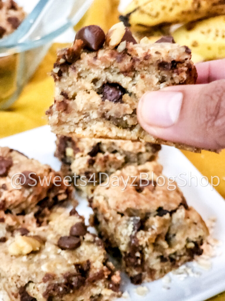 Vegan Banana Bread Oatmeal Bars on Rhombus - Image 6