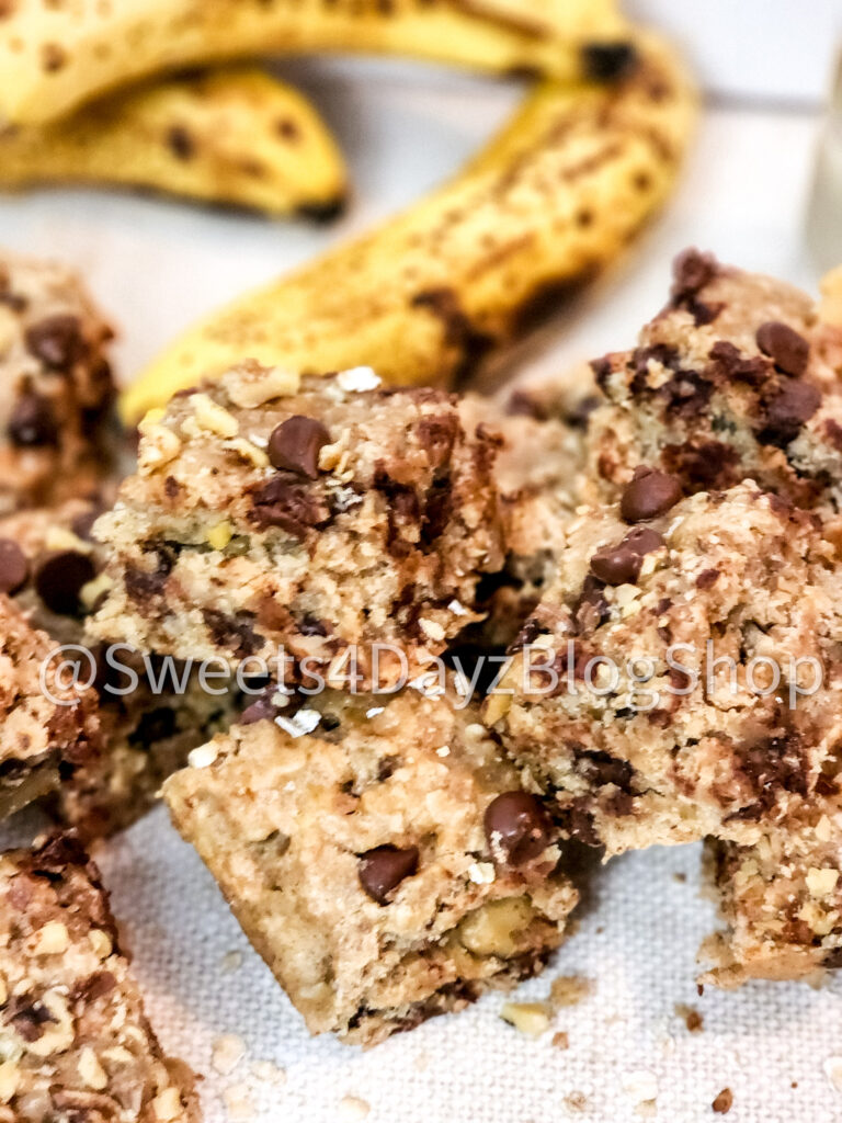 Vegan Banana Bread Oatmeal Bars on Linen - Image 2