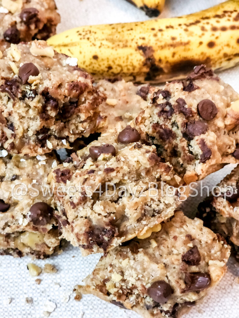Vegan Banana Bread Oatmeal Bars on Linen - Image 4
