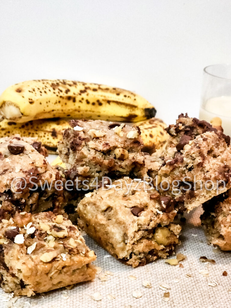 Vegan Banana Bread Oatmeal Bars on Linen - Image 7