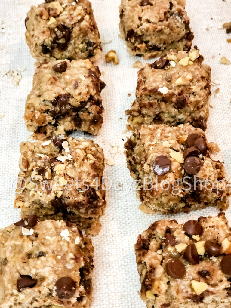 Vegan Banana Bread Oatmeal Bars on Linen - Image 9