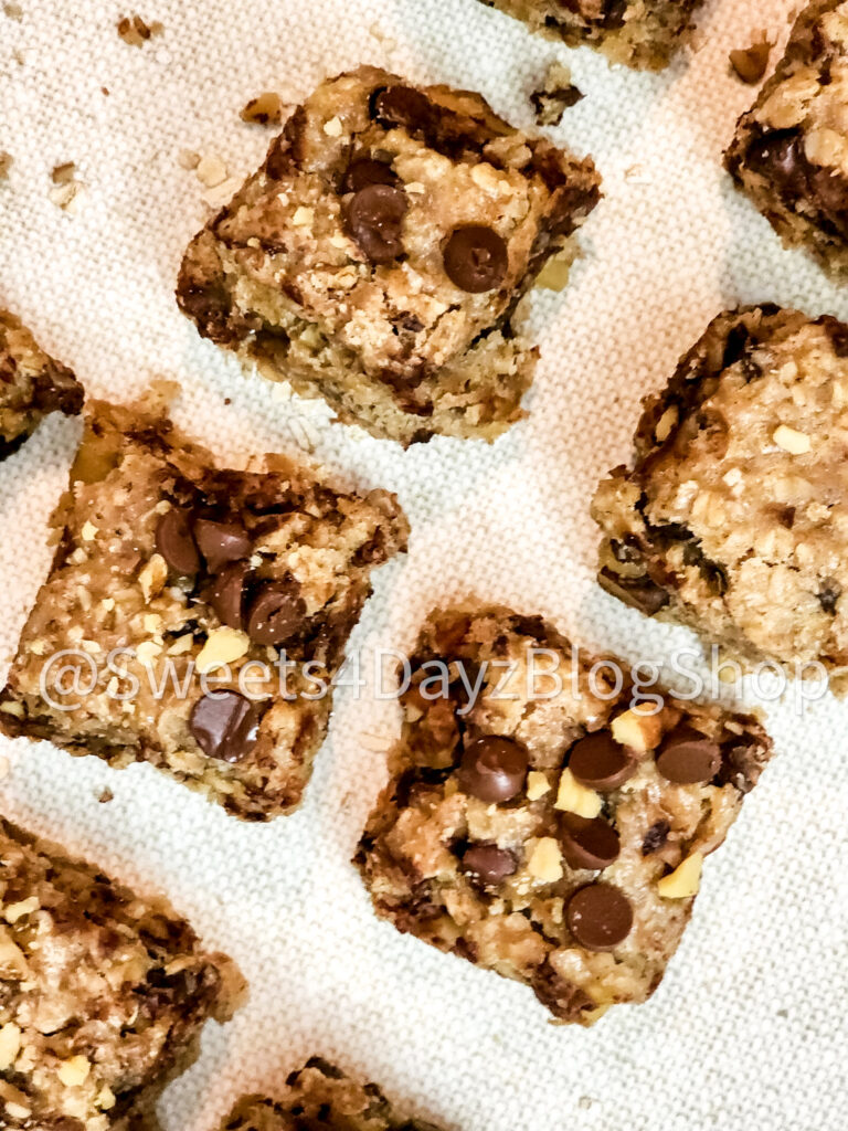 Vegan Banana Bread Oatmeal Bars on Linen - Image 10