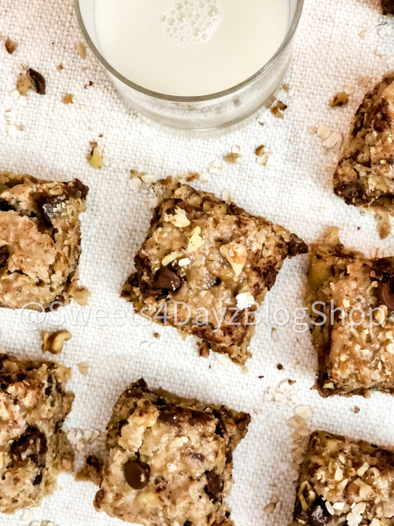 Vegan Banana Bread Oatmeal Bars on Linen - Image 12