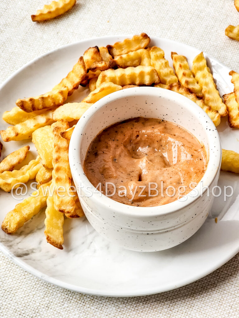 Copycat Raisin Cane's Sauce on Linen - Image 4