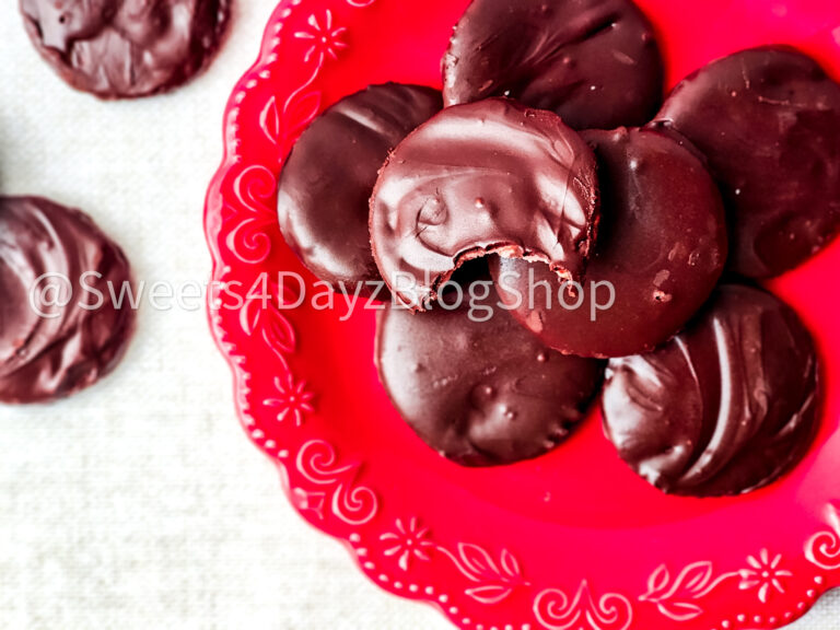 Copycat Raspberry Chocolate GS Cookies on Linen - Image 3