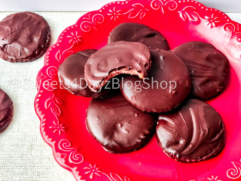 Copycat Raspberry Chocolate GS Cookies on Linen - Image 4