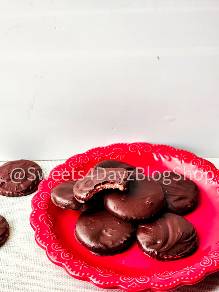 Copycat Raspberry Chocolate GS Cookies on Linen - Image 6