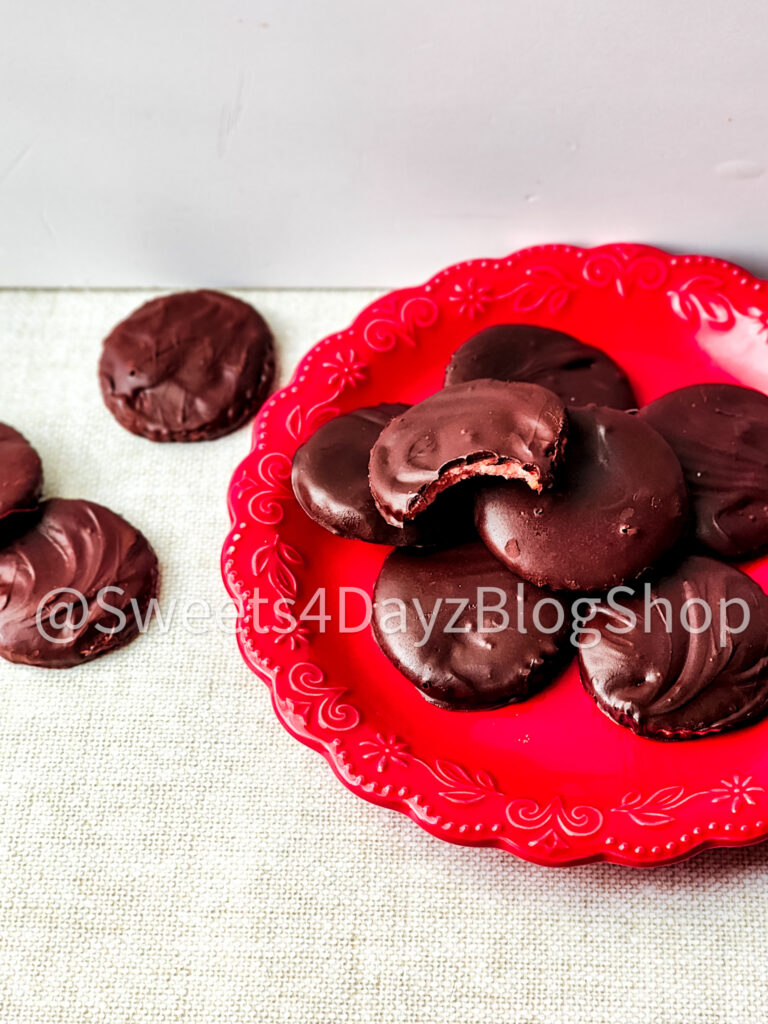 Copycat Raspberry Chocolate GS Cookies on Linen - Image 7