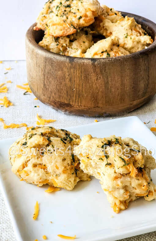 Copycat Red Lobster's Cheddar Bay Biscuits on Linen - Image 7
