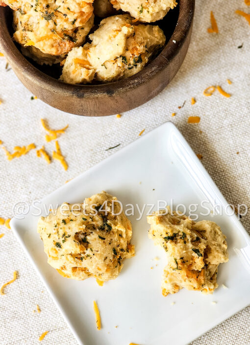 Copycat Red Lobster's Cheddar Bay Biscuits on Linen - Image 8