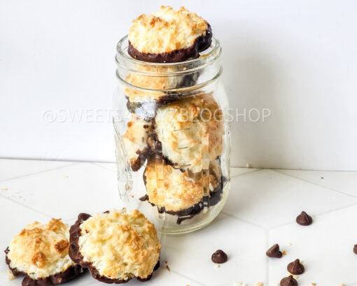 Keto Coconut Macarons on Rhombus - Image 2