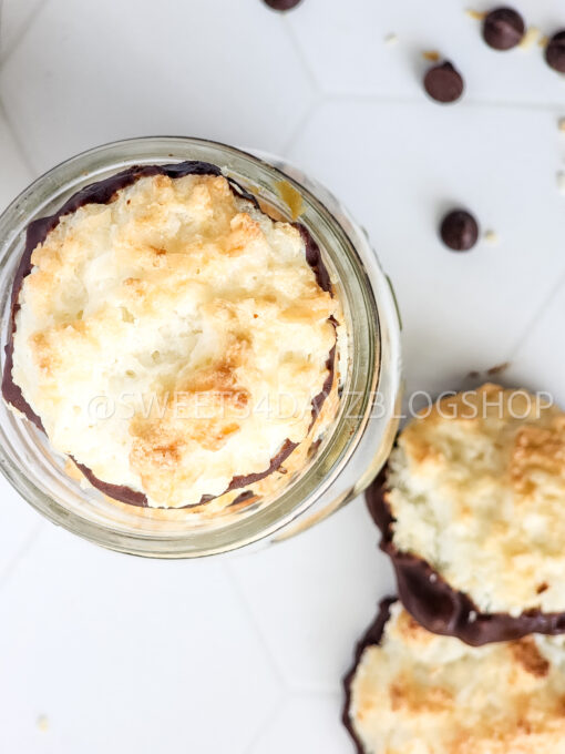 Keto Coconut Macarons on Rhombus - Image 4