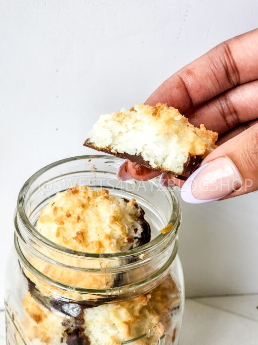 Keto Coconut Macarons on Rhombus