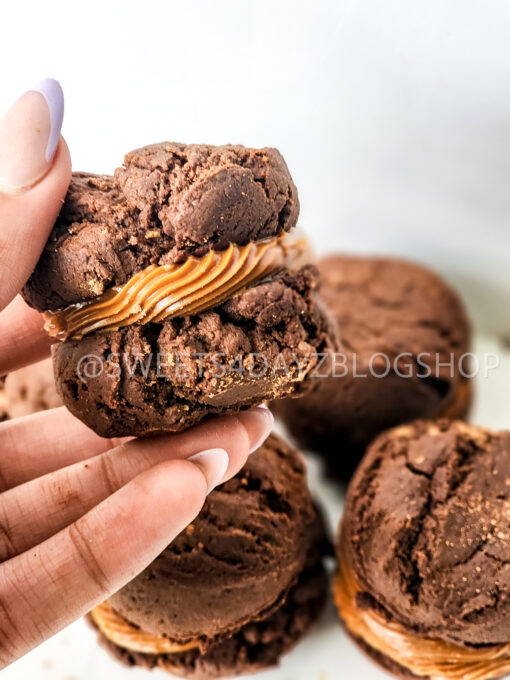 Mocha Caramel Cookie Sandwiches on Rhombus