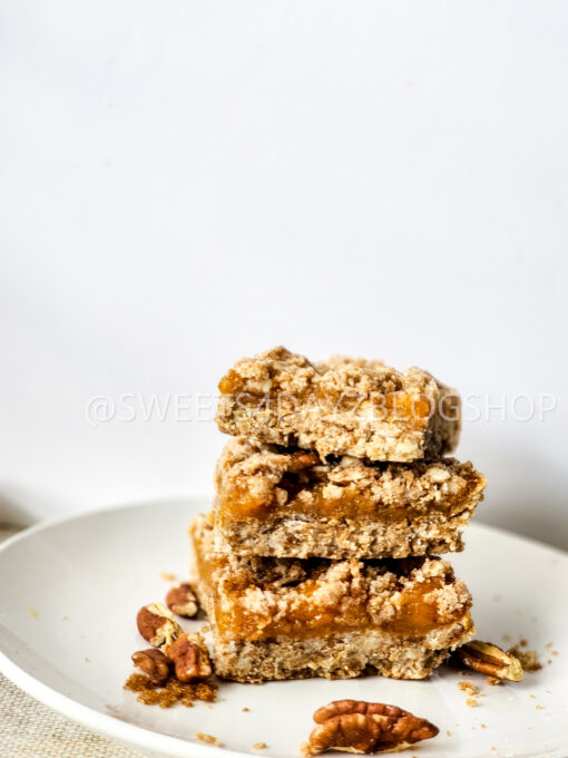 Brown Butter Crumbly Peach Bars on Linen - Image 7