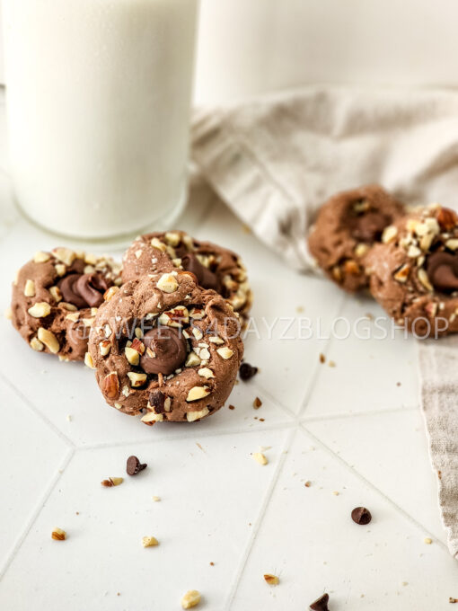 Simple Thumbprint Nutella Cookies on Rhombus - Image 8