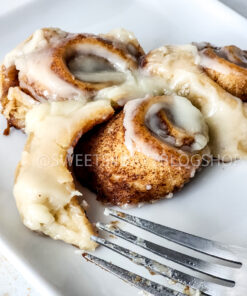 30 Minute Mini Cinnamon Rolls on Rhombus