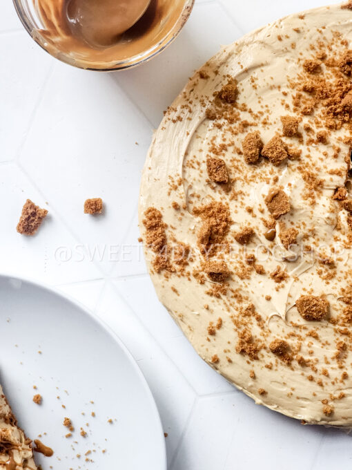 Biscoff Cookie Whipped Pie on Rhombus - Image 6