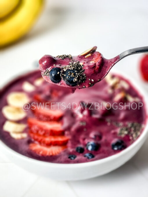 Simple Acai Bowl on Rhombus - Image 10