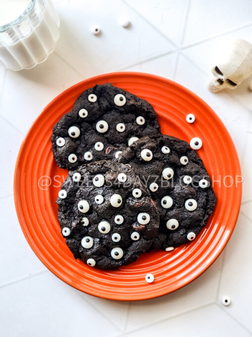 Spooky Eye Double Chocolate Chip Cookies on Rhombus - Image 3