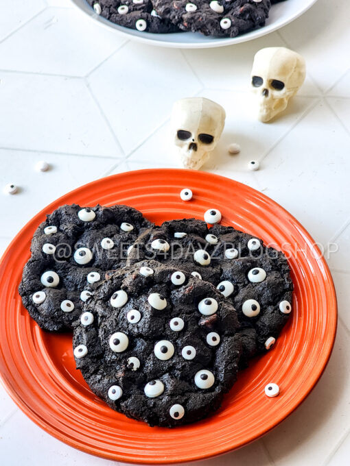 Spooky Eye Double Chocolate Chip Cookies on Rhombus - Image 4