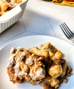 Viral Apple Cinnamon Roll Crumble on Rhombus