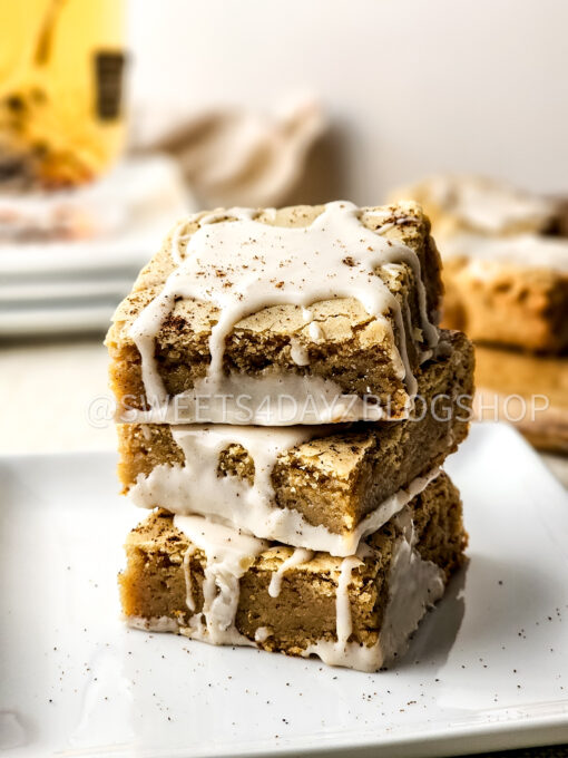 Chai Blondies on Linen - Image 2