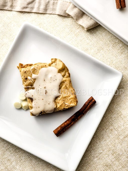 Chai Blondies on Linen - Image 4