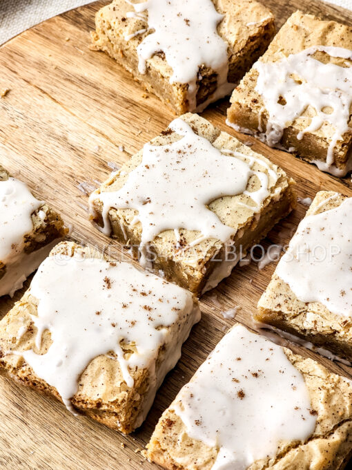 Chai Blondies on Linen - Image 9