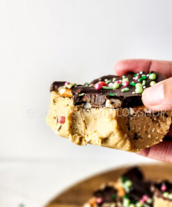 No Bake Pb & Choc Pretzel Holiday Bars on Rhombus