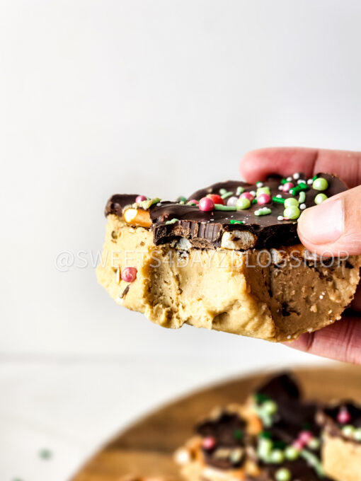 No Bake Pb & Choc Pretzel Holiday Bars on Rhombus