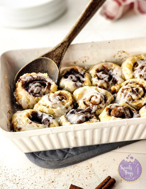 30 Minute Puff Pastry Cinnamon Rolls on Rhombus - Image 3