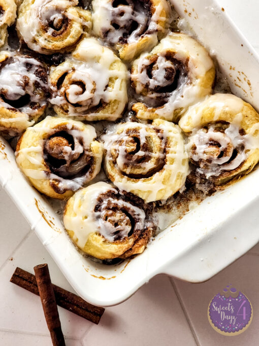 30 Minute Puff Pastry Cinnamon Rolls on Rhombus - Image 5