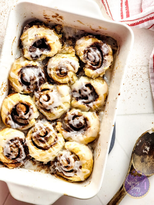 30 Minute Puff Pastry Cinnamon Rolls on Rhombus - Image 6