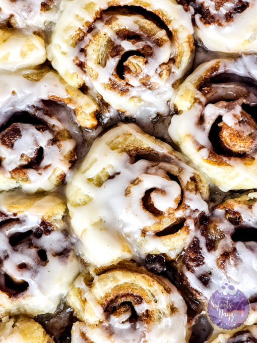 30 Minute Puff Pastry Cinnamon Rolls on Rhombus