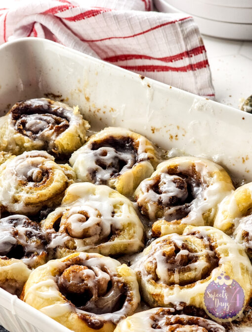 30 Minute Puff Pastry Cinnamon Rolls on Rhombus - Image 8
