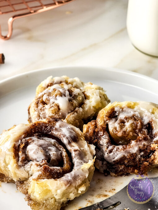 30 Minute Puff Pastry Cinnamon Rolls on Gold Marble - Image 5