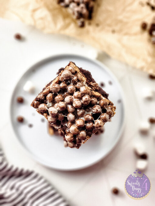 Chocolate Marshmallow Gooey Bars on Rhombus - Image 9